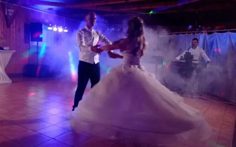 Esküvői-Táncoktatás-Győrben-Premium-Show-Viki-és-Kriszt-tánca